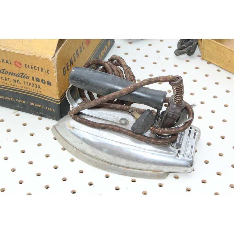  VINTAGE Fostoria Bersted ELECTRIC IRON Wood Handle 505 Lightning - w/ G.E. Box