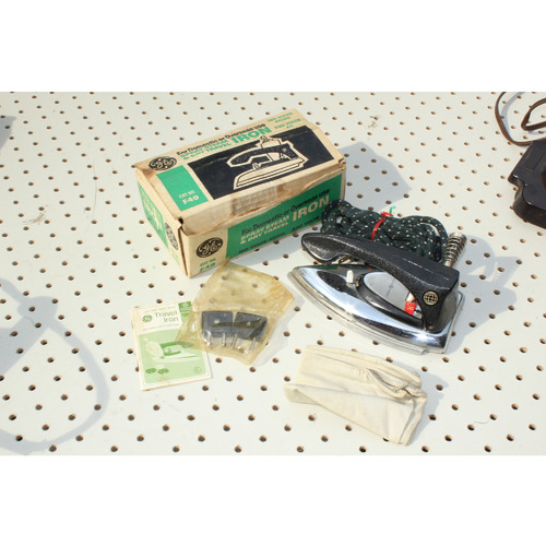 Vintage General Electric World Travel Iron Model 23F49 Steamer w/ Orig Box