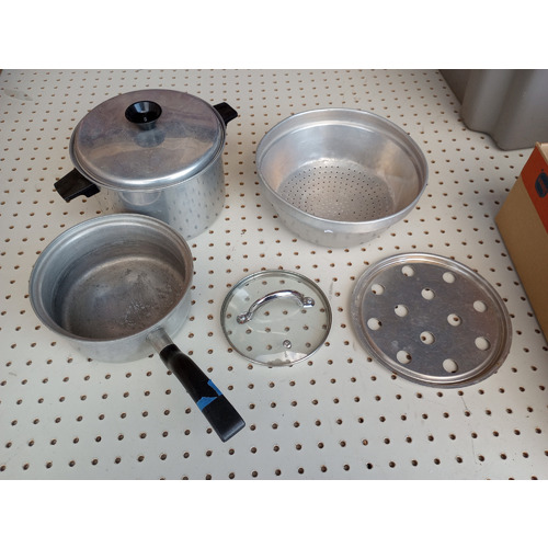 LOT OF VINTAGE COOKWARE