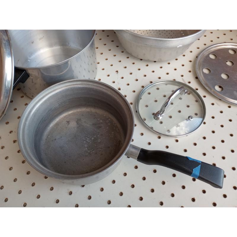 LOT OF VINTAGE COOKWARE