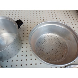 LOT OF VINTAGE COOKWARE