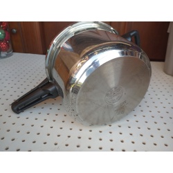 STAINLESS STEEL PRESSURE COOKER