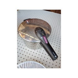 STAINLESS STEEL PRESSURE COOKER