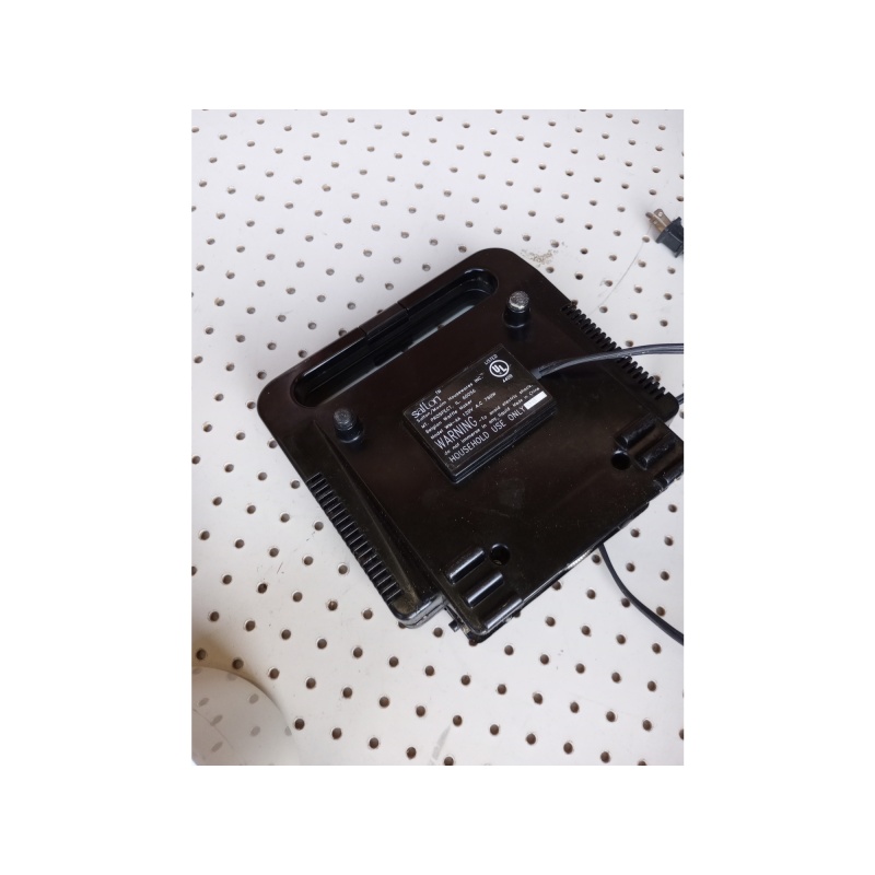 Salton Belgian Waffle Maker Model WM - 4A Black Non-Stick EUC SF