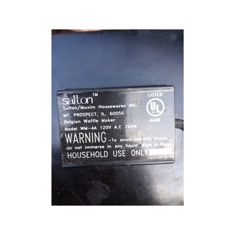 Salton Belgian Waffle Maker Model WM - 4A Black Non-Stick EUC SF