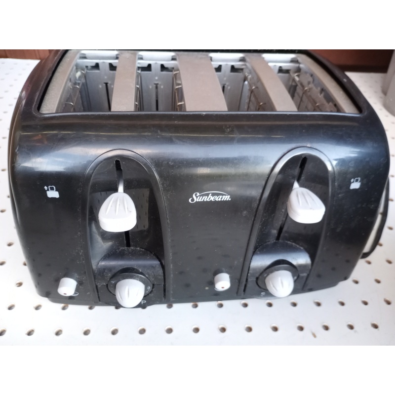 Sunbeam Wide Slot 4-Wide Slice Toaster, Black Model 3911. Slide Out Crumb Trays.