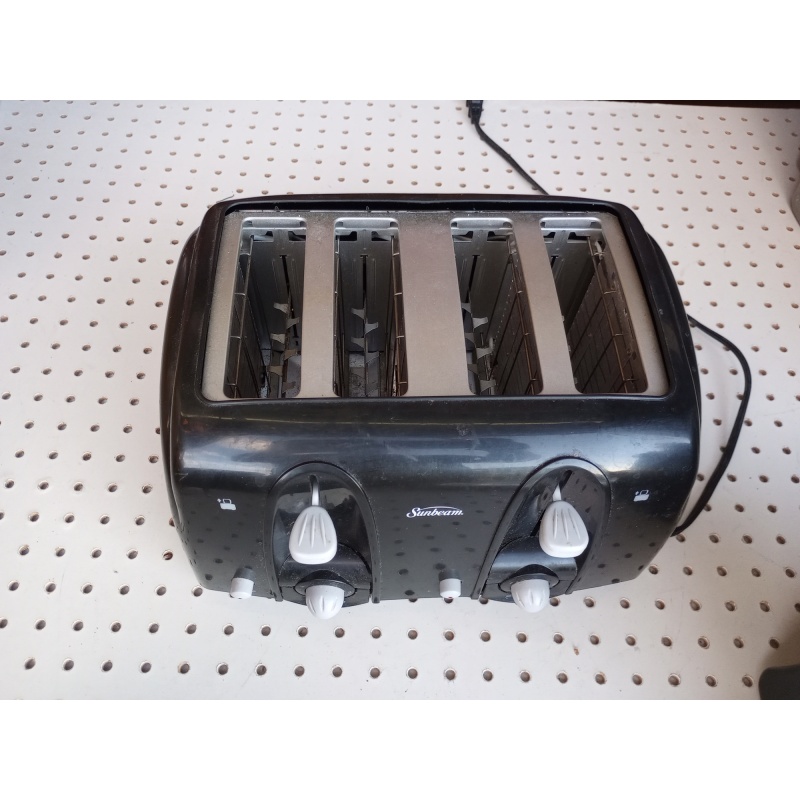 Sunbeam Wide Slot 4-Wide Slice Toaster, Black Model 3911. Slide Out Crumb Trays.