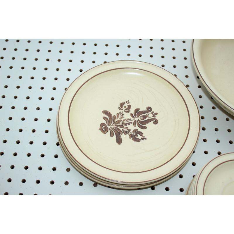 Lot Pfaltzgraff snack trays plates saucers 3 qt. bowl and serving pieces 716-51