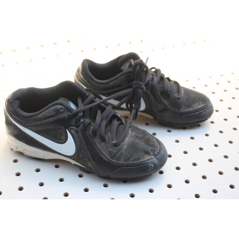 Nike Youth Athletic Shoes Size 1 1/2
