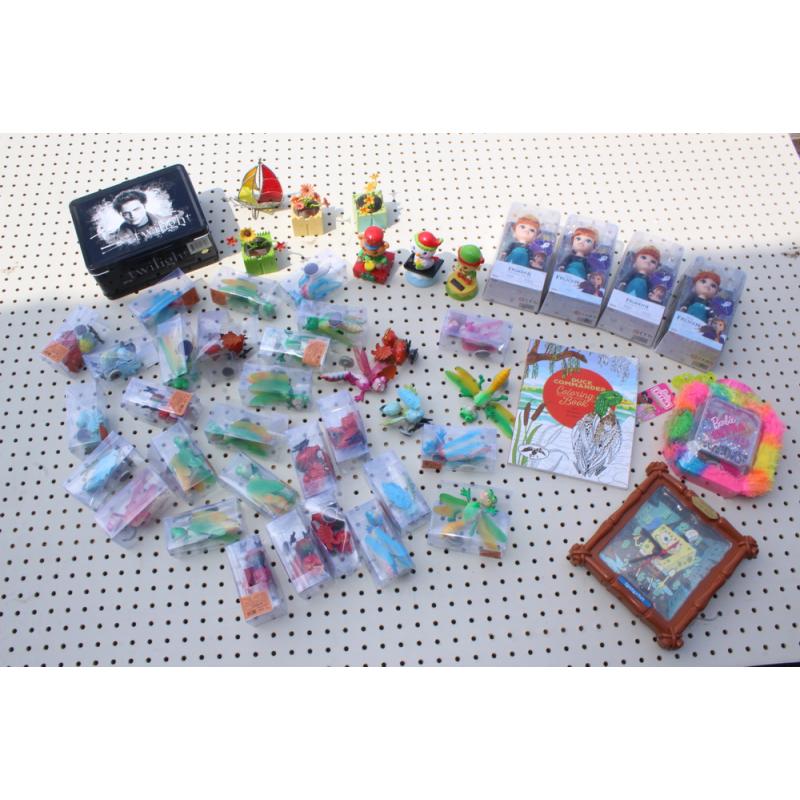 Toys, Collectables, Frozen Dolls, Magnets, Luchbox, Clock, Solar Motion Flowers