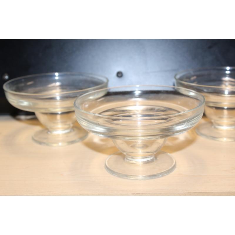 VINTAGE CLEAR GLASS FOOTED FRUIT/DESSERT BOWLS/DISHES/CUPS 4 PC. SET