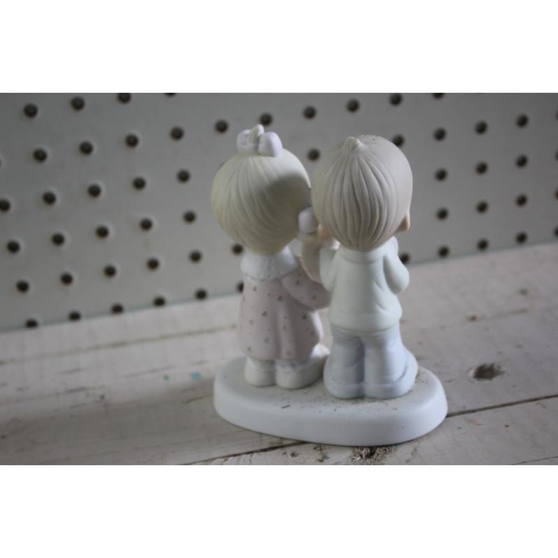 Precious Moments Happy Anniversary Couple Figurine By Jonathan & David 1983