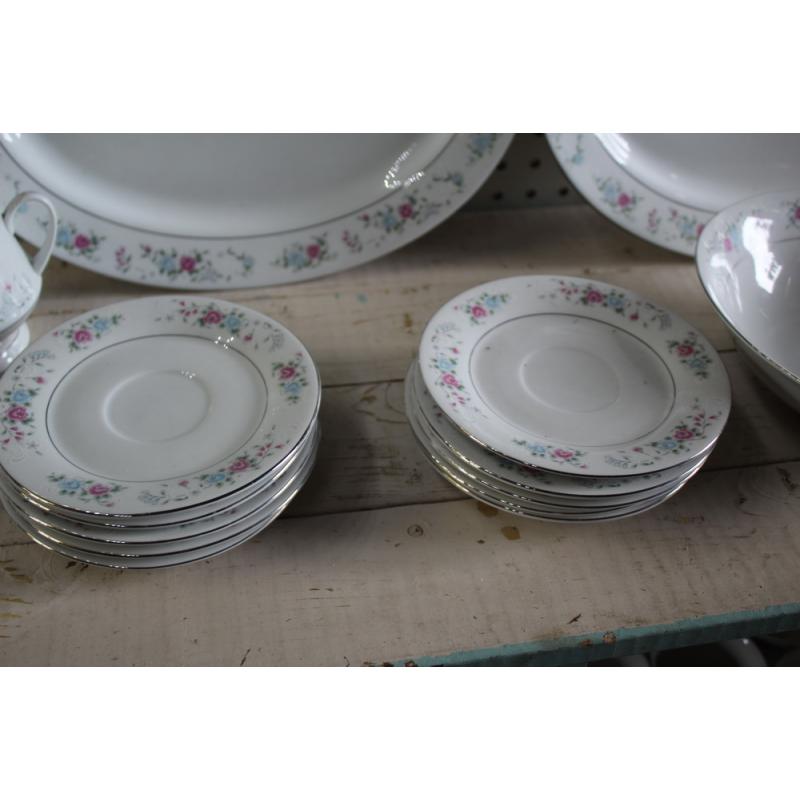  Fine Porcelain NORTHRIDGE CHINA Dinnerware Set 