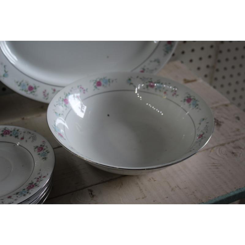  Fine Porcelain NORTHRIDGE CHINA Dinnerware Set 