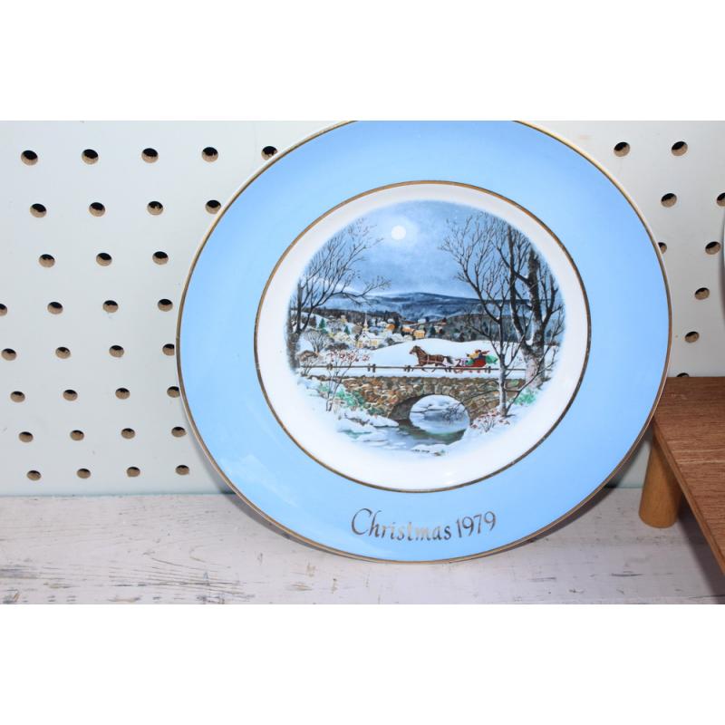 Set of 3 AVON COLLECTOR Plates CHRISTMAS by Enoch Wedgewood England