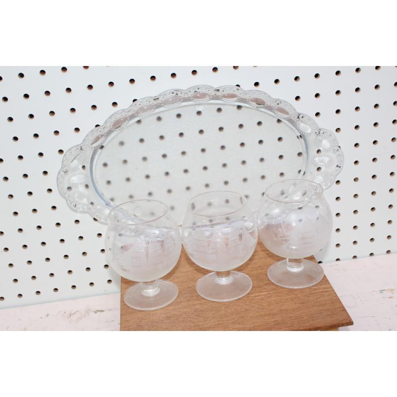 SET OF 3 SHIP STEMWARE AND SMALL GLASS TRAY