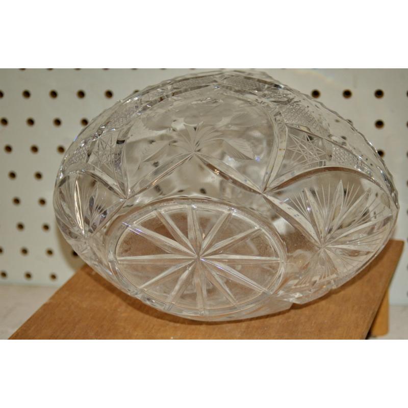 cut glass lead crystal basket. LARGER IN SIZE