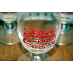 8 FOX AND THE HOUND STEM GLASSES 4 BEER GLASSES