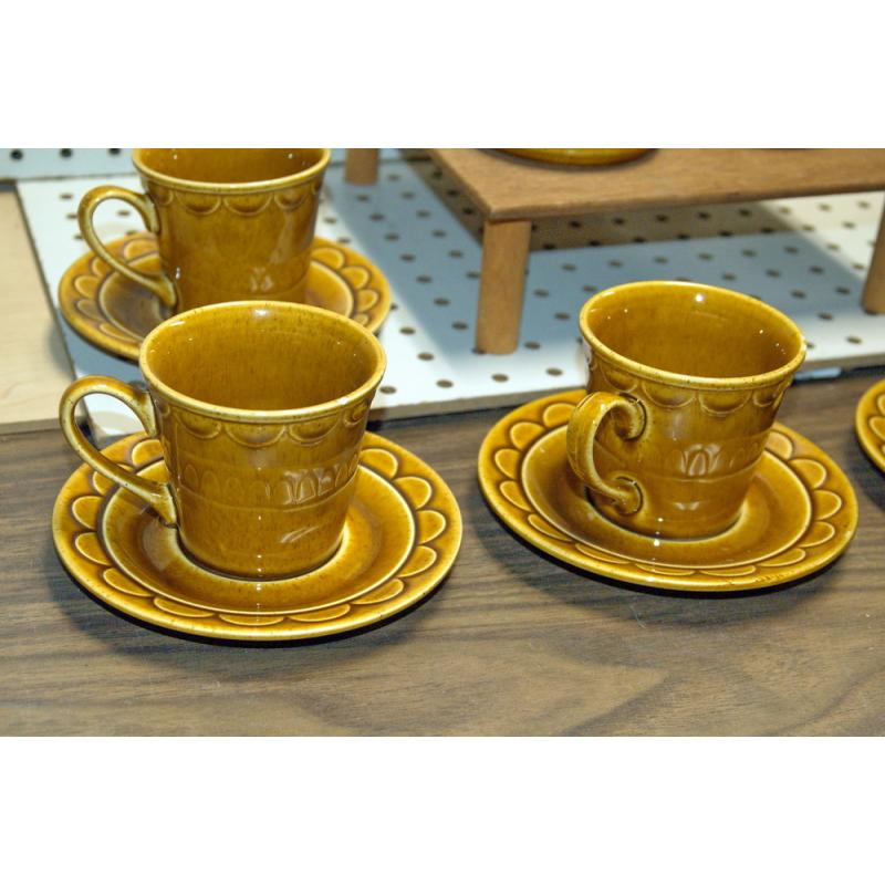 6 Homer Laughlin Golden Harvest Cups & 6 Saucers WITH CREAMER AND SUGAR BOWL