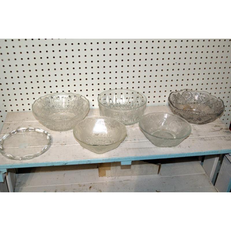 LOT OF 6 GLASS BOWLS AND DISH