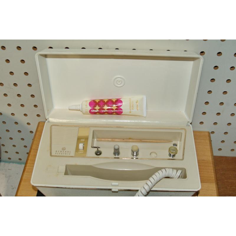 Vintage General Electric Manicure Set 