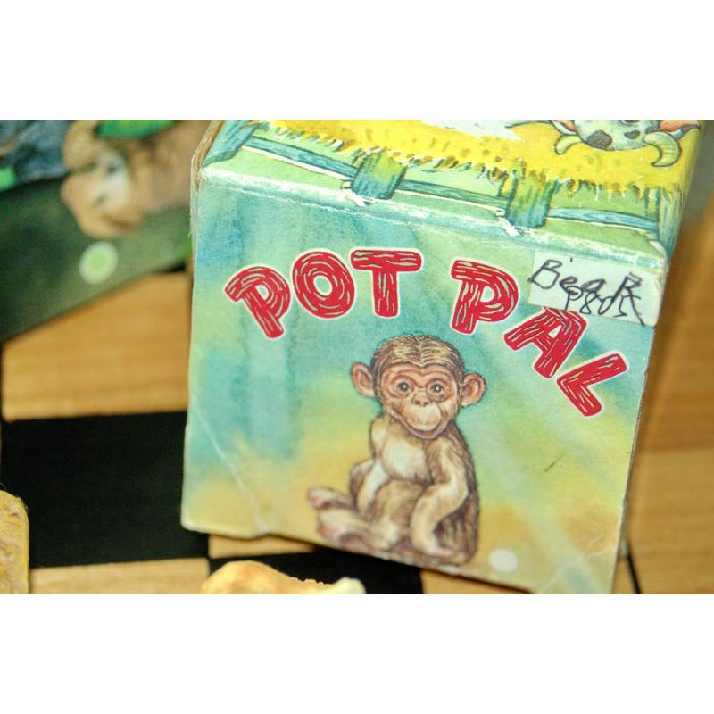 LOT OF 5 POT PALS ,2 DOGS, 2 BEAR AND 1 CAT