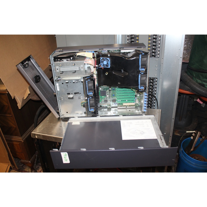 Dell PowerEdge 2600 Server Intel Xeon Powers On No HDD No OS AS-IS 65lbs 25x18x9