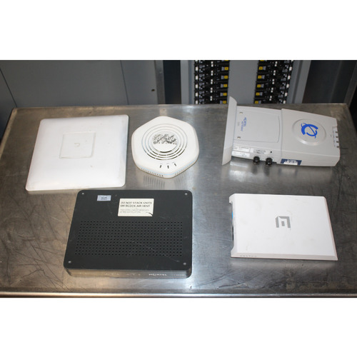 Lot of 5 pcs. of Networking Devices - Nortel - Ubiquiti Unifi - Extreme Networks