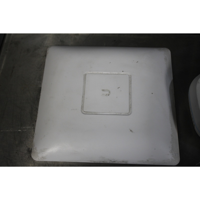 Lot of 5 pcs. of Networking Devices - Nortel - Ubiquiti Unifi - Extreme Networks