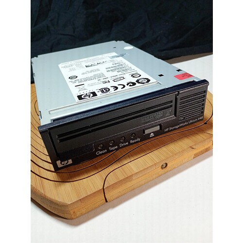 HP StorageWorks Ultrium 448 - Tape drive LTO 200 GB/400 2 SCSI LVD 5.25" DW016A