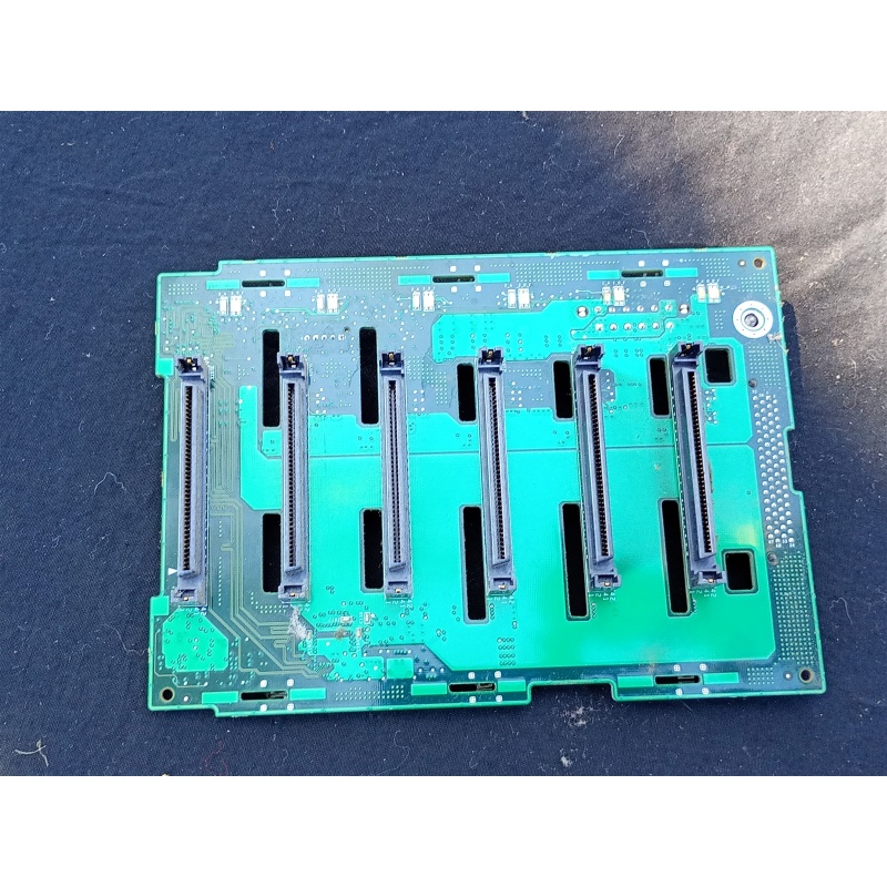 Dell PowerEdge 1800 SCSI Backplane Board Y2429 0Y2429