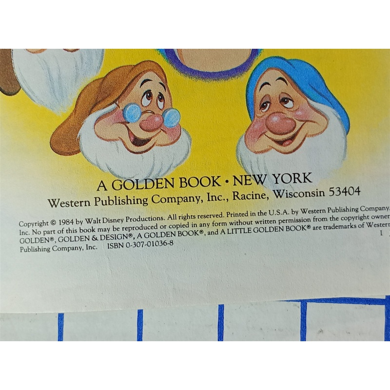Snow White and the Seven Dwarfs (Disney Princess) (Little Golden Book) - GOOD
