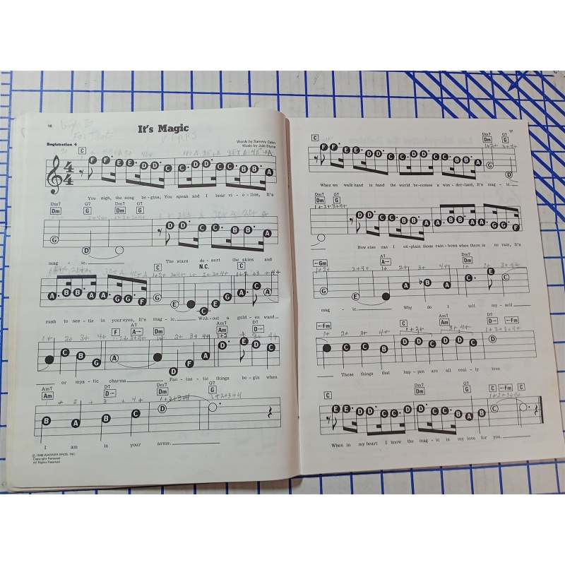 EZ Play Today 42 Nostalgic Tunes for Organs Pianos & Electronic Keyboards