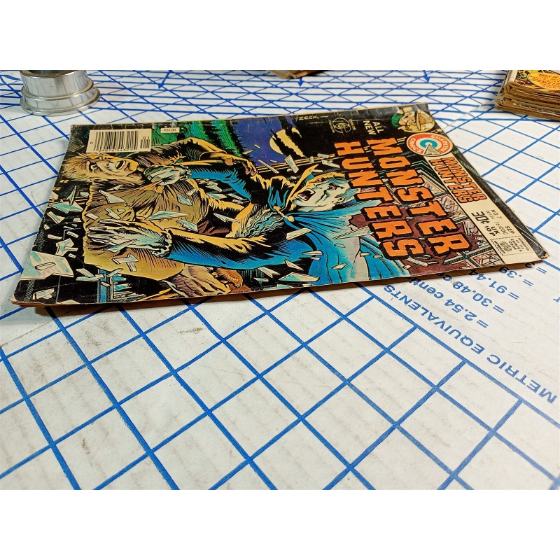 MONSTER HUNTERS # 7 CHARLTON COMIC 1976 