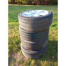 2003 Nissan 350Z - 18 Rims - Wheels & Tires 225 / 45 ZR18