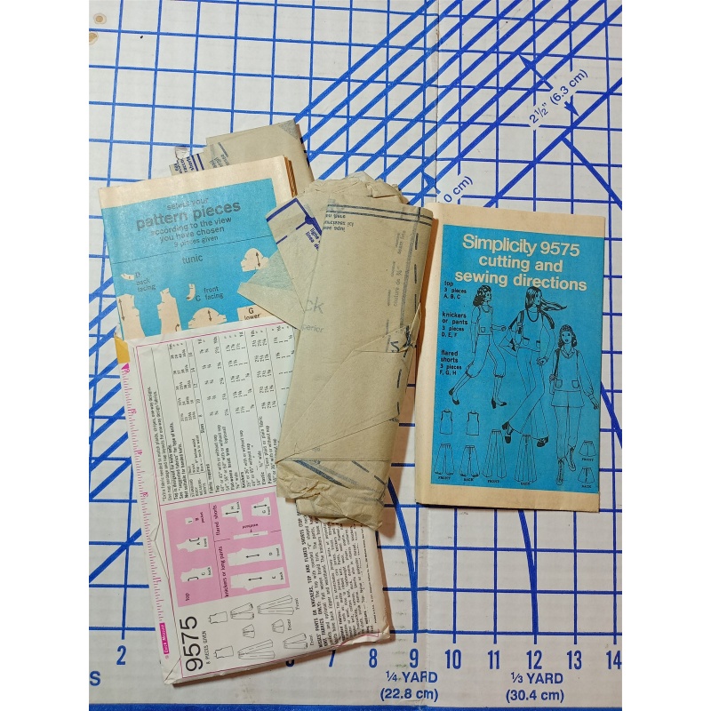 SIMPLICITY 9575 YOUNG CONTEMPORY FASHION SZ. 16