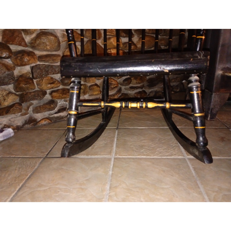 Very Nice Vintage Hand Painted Wodoen Rocking Chair