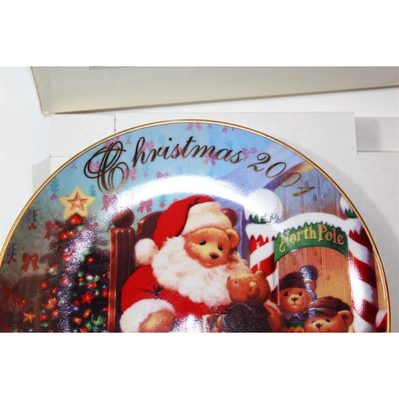 Avon Christmas 2001 22k Gold Trim Tom-Newsom A Visit From Santa Collector Plate