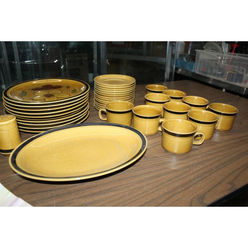 Vintage 54pcs. Designers Collection Honey Flowers Stoneware Dinnerware Set Japan