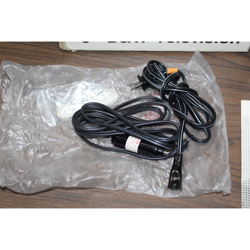 1986 Magnavox 5” View Portable TV & Radio Model BF3909 BK Radio - Works