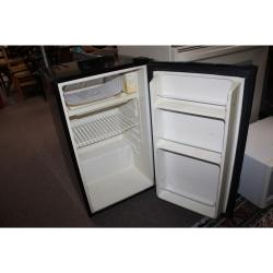 Danby diplomat mini refrigerator model DCR40BLWE-2