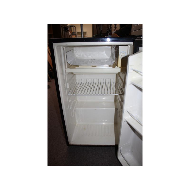 Danby diplomat mini refrigerator model DCR40BLWE-2