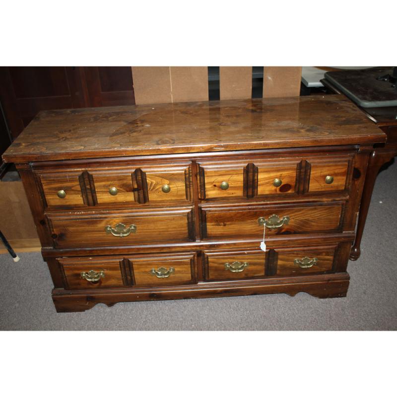 Very nice BroyHill Premier wooden dresser with 6 drawers 54 x 18 x 32