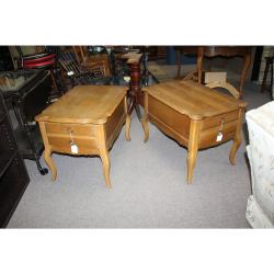 Pair of matching wooden end stands by Bassett furniture 21 x 30 x 22