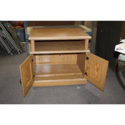 Nice wooden storage cabinet or small  entertainment stand on wheels 30 x 20 x 28