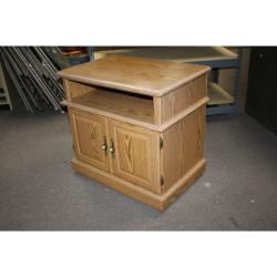 Nice wooden storage cabinet or small  entertainment stand on wheels 30 x 20 x 28