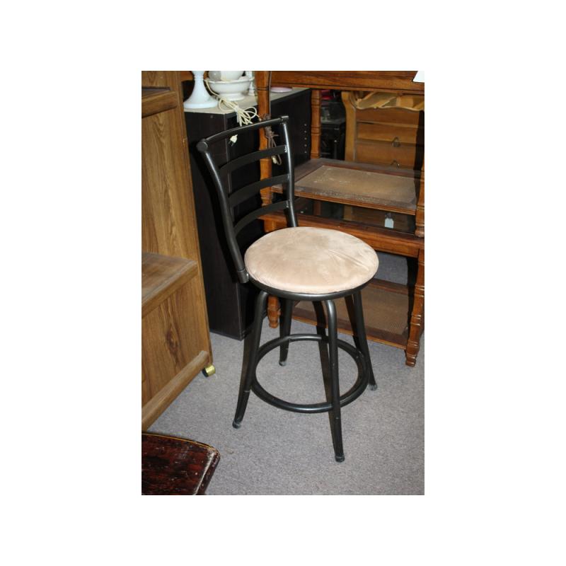 Nice metal stool with cushion seat excellent condition