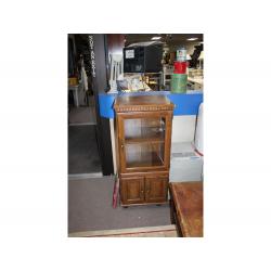Very nice decorative wooden display cabinet glass front 20 x 16.5 x 44