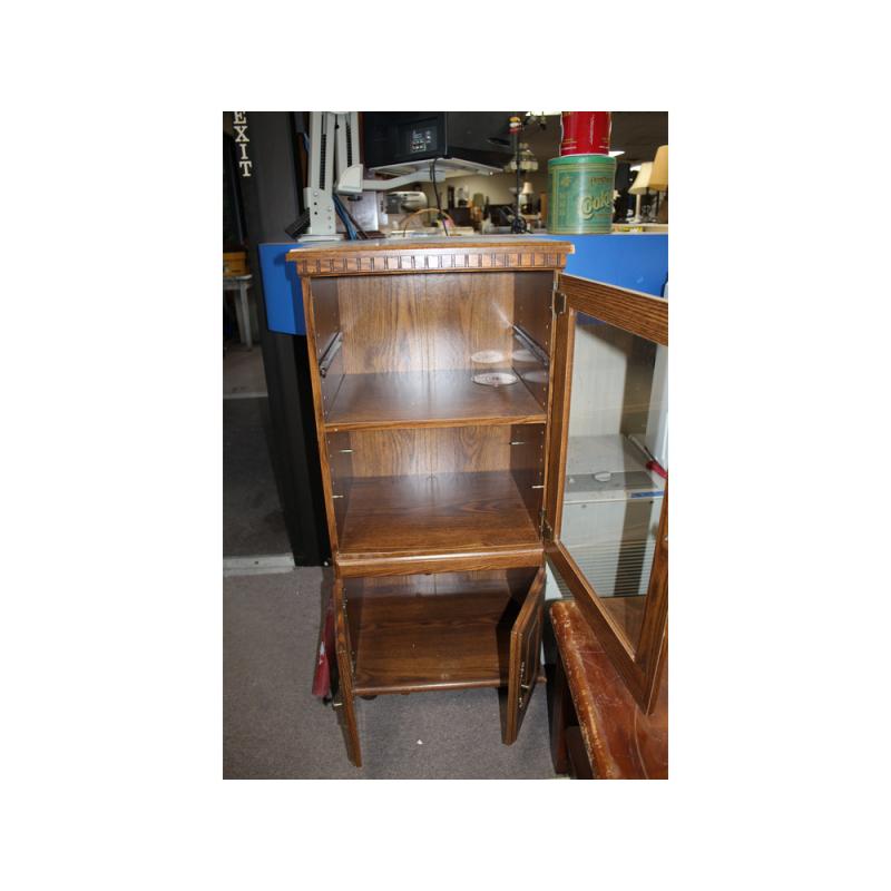Very nice decorative wooden display cabinet glass front 20 x 16.5 x 44