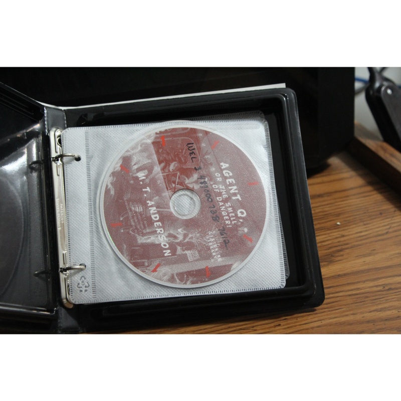 M. T. Andersons Thrilling Tales SeriesAgent Q, or the Smell of Danger! (CD)